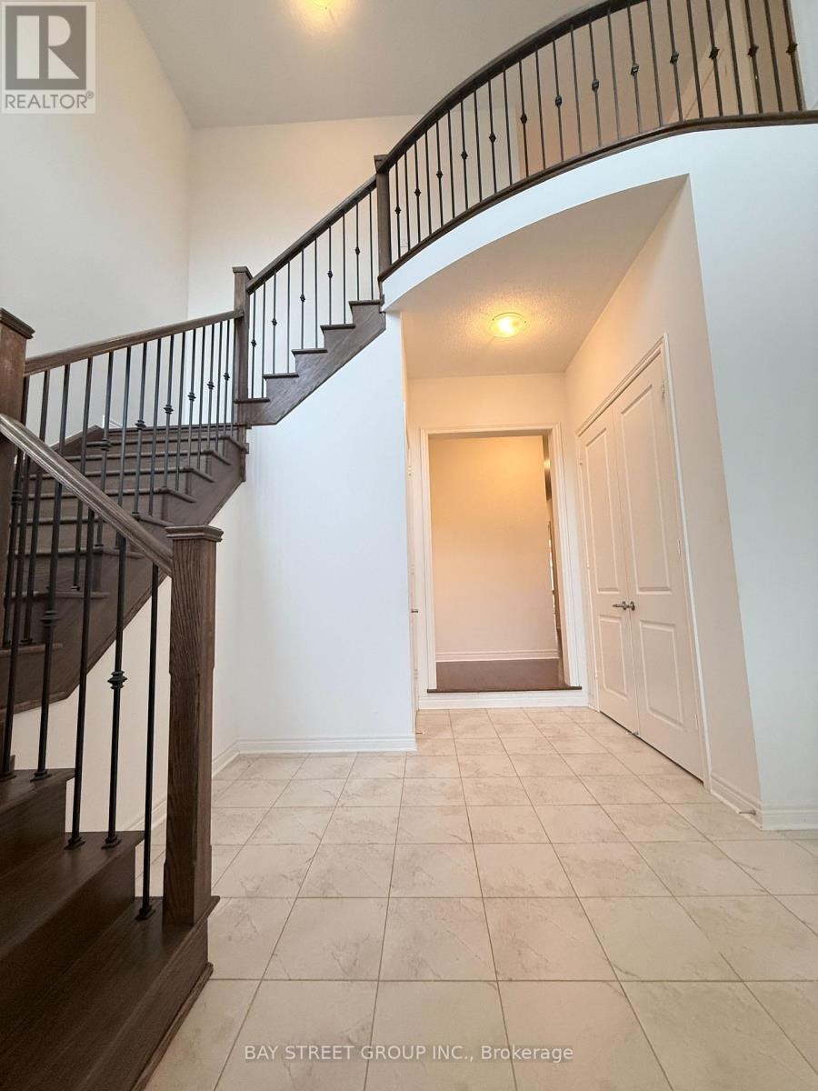 69 TUPLING STREET Bradford West Gwillimbury (Bradford), Ontario 3