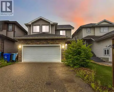 BONUS ROOM, JUST UNDER A 6000 SQ FT LOT BACKING GREENSPACE, SEPARATE ENTRANCE, UPDATED VINYL PLANK F...