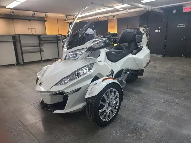 2017 Can-Am SPYDER RT LTD (SE6) BLANC in Sport Touring in Lanaudière - Image 3