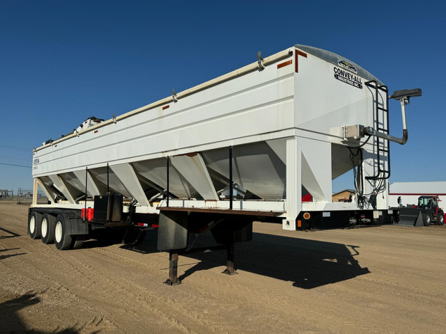 2013 Convey-All CST-40-C Seed Tender Trailer in Farming Equipment in Swift Current - Image 3