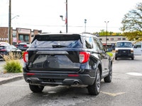 // ACCIDENT FREE!! // // SINGLE OWNER! // Discover the reliability and versatility of the 2022 Ford... (image 2)