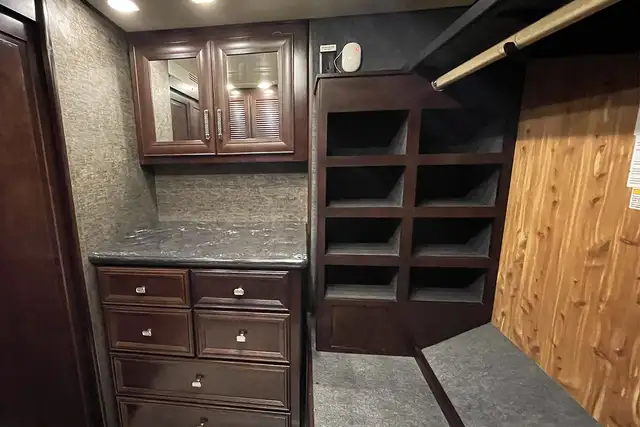 2014 American Coach Eagle 45T – Pre-Owned Class A Motorhome in RVs & Motorhomes in Red Deer - Image 40