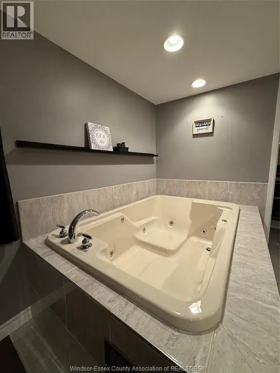 647 Irvine AVENUE Unit# 301 Windsor, Ontario in Condos for Sale in Windsor Region - Image 27