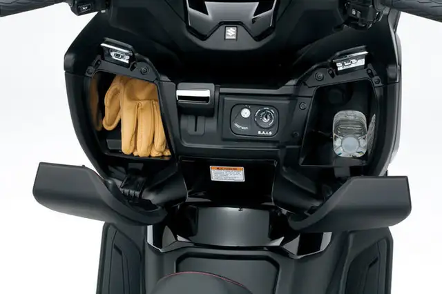 2025 Suzuki Burgman 400 in Scooters & Pocket Bikes in Ottawa - Image 8