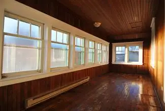 Spacious 1-Bedroom Upper Apartment with 4-Season Sunroom in Long Term Rentals in Belleville - Image 8