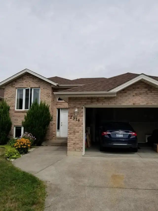 2 Bedroom Lower Unit All Inclusive w/ AC, laundry,1 parking spot in Long Term Rentals in Windsor Region - Image 2