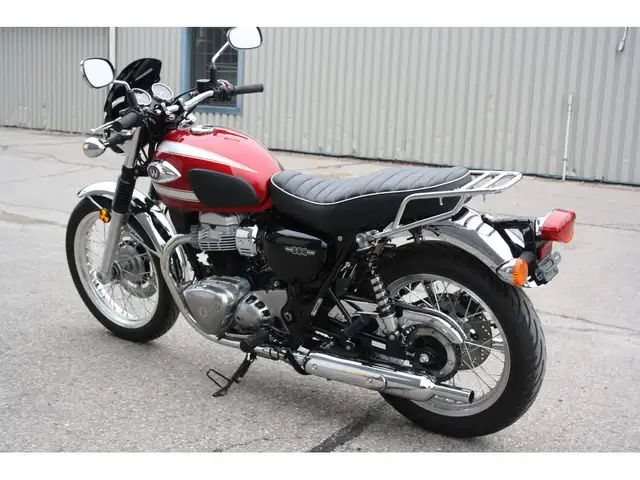 2022 Kawasaki W800 CLASSIC MEETS NEW AGE in Street, Cruisers & Choppers in Guelph - Image 4