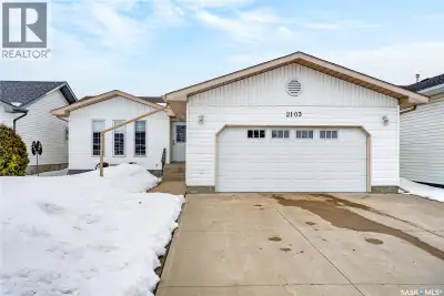 Welcome to this beautifully maintained 1996 bungalow offering exceptional comfort, functionality, an...