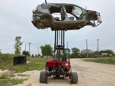 2018 Freightliner Cascadia Automatic with 2009 Thruway 43' Trailer and Moffett Forklift $ 54K 2009 T...