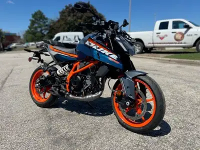 Light, nimble and a ton of fun to ride! 2025 KTM 390 DukeTHE CORNER ROCKET With the KTM 390 DUKE, th...