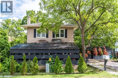 Stellar location, overlooks Twenty Mile Creek. Steps to trails, minutes to highway access & MOVE-IN...