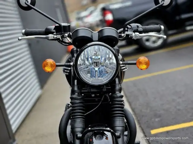 Triumph Bonneville T120 Black in Street, Cruisers & Choppers in Oshawa / Durham Region - Image 11