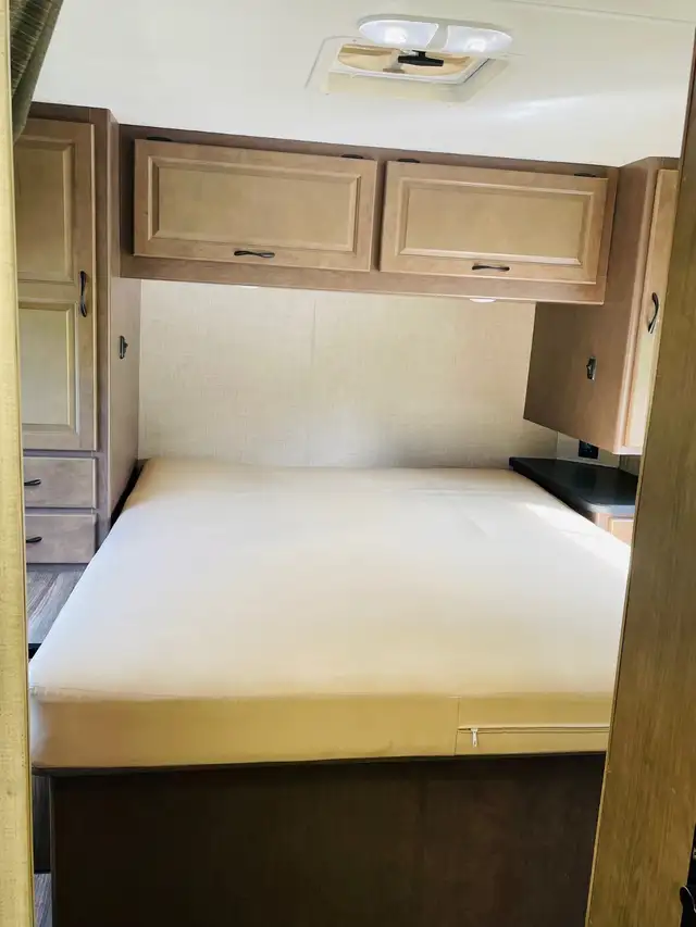 2018 Thor Majestic 28A, class C motorhome, 30 ft in RVs & Motorhomes in Delta/Surrey/Langley - Image 11