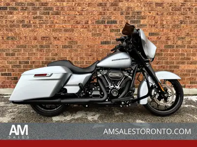 ONLY 5,000 miles on this super cool Street Glide Special, 114ci Milwaukee-eight, Screamin' Eagle hig...