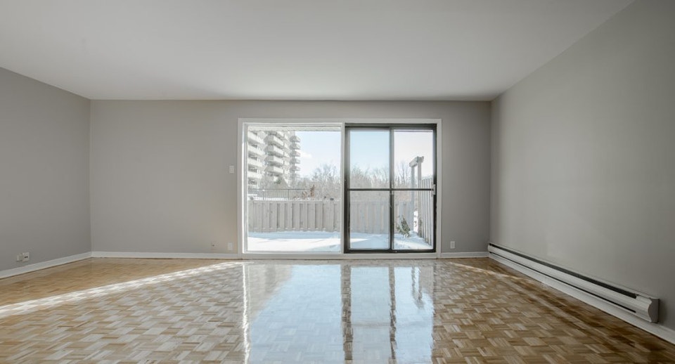 3 1/2 Large and Spacious apartment Southwest One West Island 4