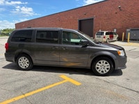 CERTIFIED!! 7 PASSENGER! 1 OWNER POLICE VAN!! SXT MODEL FULL STOW N GO!! REAR CLIMATE!! CRUISE CONTR... (image 4)
