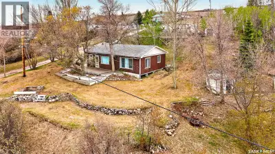 This affordable lake property has beautiful views of Buffalo Pound Lake right from the living room w...