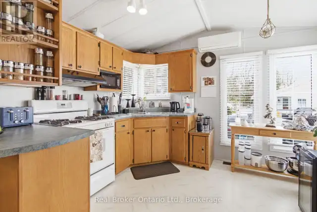 428 PINE PASS Centre Wellington, Ontario in Houses for Sale in Oakville / Halton Region - Image 18