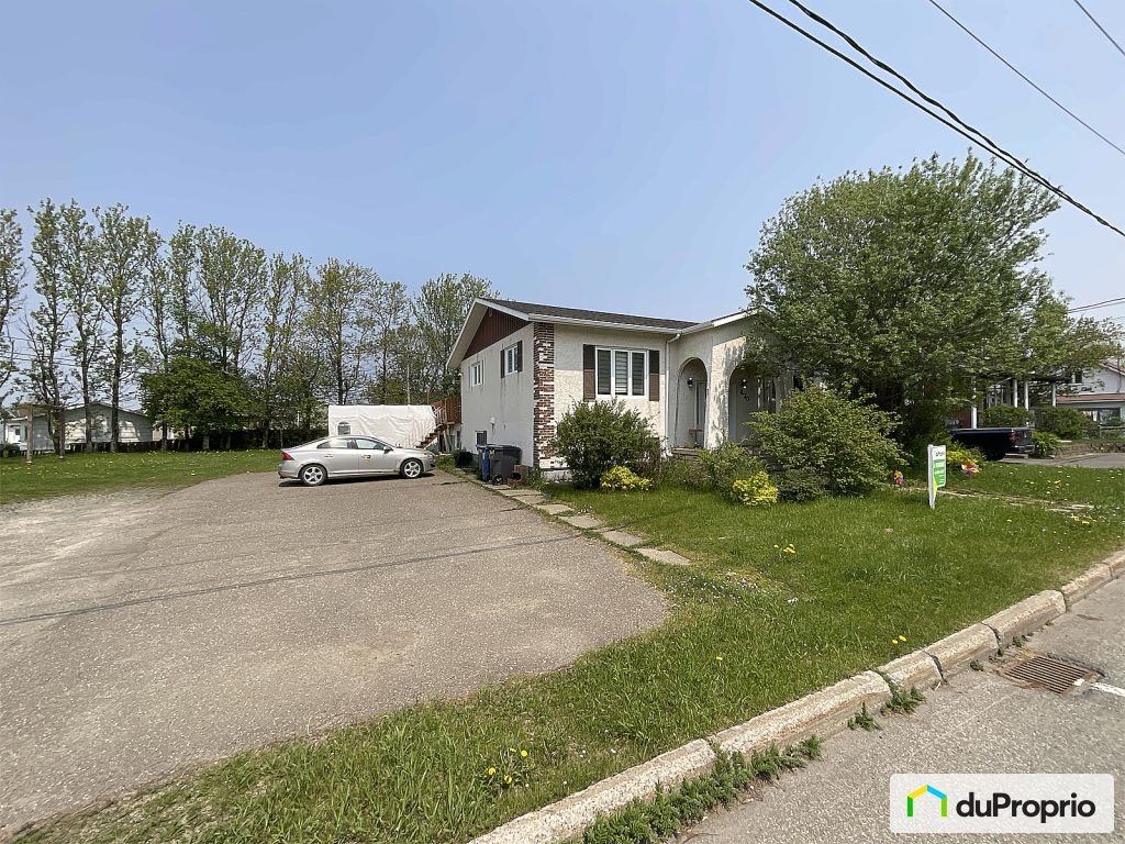 $318,500 - Bungalow for sale in Matane — photo 1