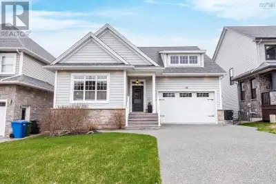 Welcome to 19 Cranfield Court in the highly sought-after community of Waterberry Park, West Bedford....