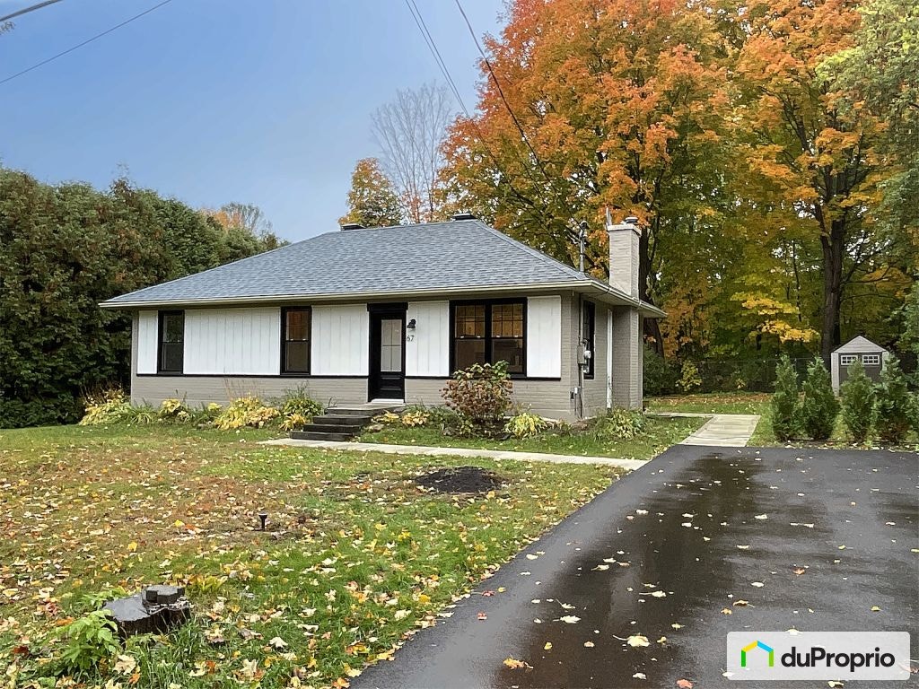 $695,000 - Bungalow for sale in Hudson — photo 1