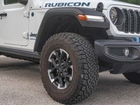 375 hp / 470 lb-ft torque - Adaptive Cruise Control - 4x4 drivetrain - Trip Computer - Power Locks D... (image 3)