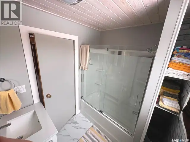 517 Demaer Bay Katepwa Beach, Saskatchewan in Houses for Sale in Regina - Image 10