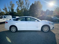 2014 Ford Fusion SE Hybrid with 4 Cylinder Engine 2.0L, auto ac, bluetooth, backup camera, power win... (image 2)