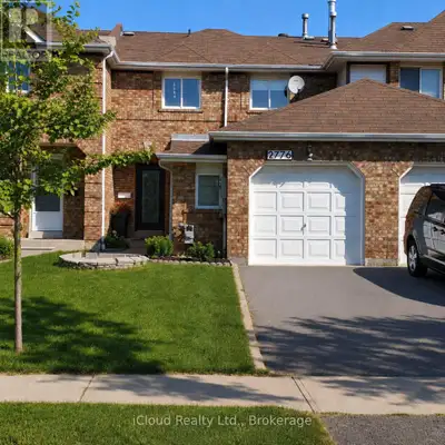 Premium Erin Mills location near Erin Mills Town Centre! This exceptionally spacious homeoffers appr...