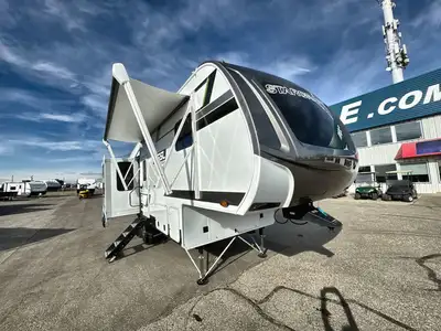 Beautiful Rear Living Floorplan!This unit is the ideal couples trailer, offering:Gorgeous Kitchen Is...