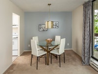 Set on ample, beautifully landscaped grounds in Ottawa South’s Herongate neighbourhood, Richlin Apar... (image 7)