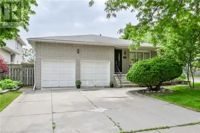 30 GOLDCREST Drive Stoney Creek, Ontario