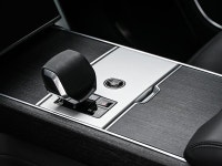 This used 2025 Land Rover Range Rover P400 Se Swb brings modern luxury, confident power, and a clean... (image 5)