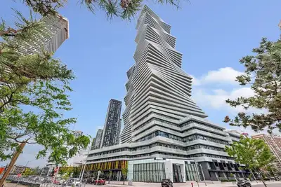 Price: $619,000 / $2,348/mo Discover modern living in this spacious 2 bedroom, 2-bathroom condo in M...