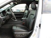 4x4, 3.6L V6, Black Appearance Package, Trailer Tow Package, Dual-Pane Panoramic Sunroof, 9 Amplifie... (image 8)