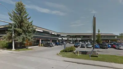 This Prime NW retail/office formally a yoga studio opportunity is well locatedin the busy NW communi...
