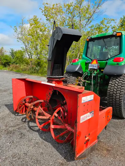 Souffleur souffleuse industriel Bervac 92", gros fan 31"×12.5", bon pour tracteur 100 à 200 forces....
