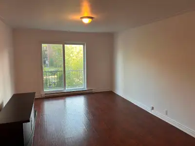 Spacious 4 1/2 NDG 2nd Floor Apt N8