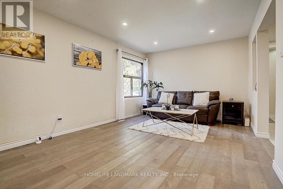 49 GRENBECK DRIVE Toronto (Milliken), Ontario 3