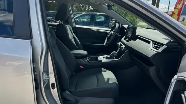 2021 Toyota RAV4 LE -NO ACCIDENT-LOW MILEAGE-BLIND SPOT MONITOR- in Cars & Trucks in Markham / York Region - Image 23