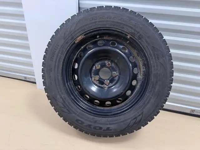 Dodge/ Chrysler rim and tire Toyo Observe Tire 235/65 R18 in Tires & Rims in Mississauga / Peel Region - Image 2