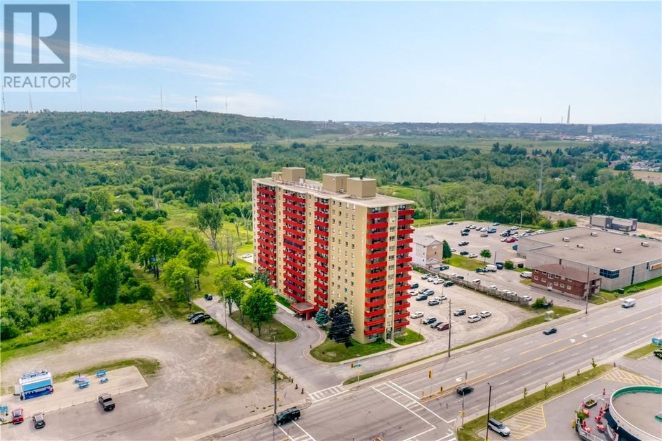 901 Lasalle Boulevard Unit# PH4 Greater Sudbury, Ontario 4