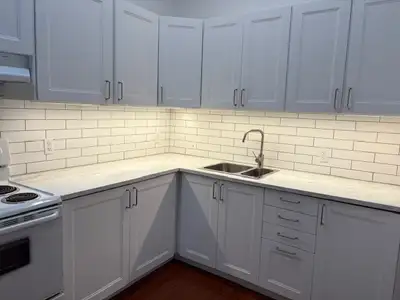 Cabbagetown Apartment - 3 bedroom *rent controlled*