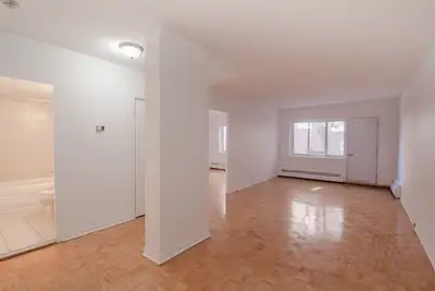 Akelius one bedroom apartment for rent. Located near Av. Wilderton in the Notre-Dame-De-Grace neighb...