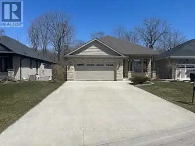 Gorgeous 4 level sidesplit family home with 3+1 bedrooms,3 baths located in the desirable Port Stanl...