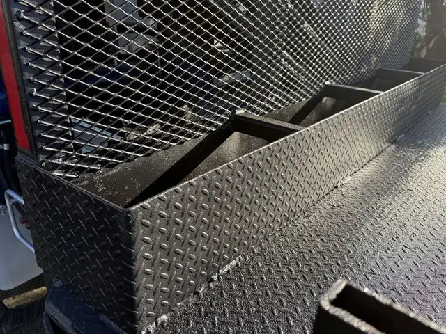 2015 Hino 358 22 Foot Dump Flatdeck with Amco Veba Crane and Air in Heavy Trucks in Regina - Image 18