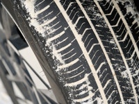 Leather-wrapped steering wheel & shift knob bring a premium touch Dual-zone automatic climate contro... (image 8)