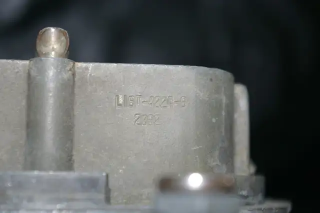 HOLLEY CARB & INTAKE MANIFOLD EDELBROCK PERFORMANCE in Auto Body Parts in Edmonton - Image 11