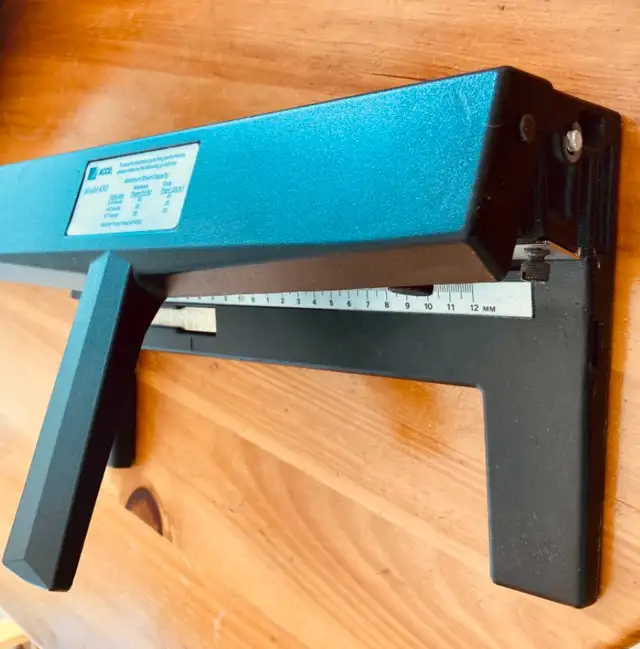 Heavy duty paper punch / Troueuse à papier in Hobbies & Crafts in Gatineau - Image 4