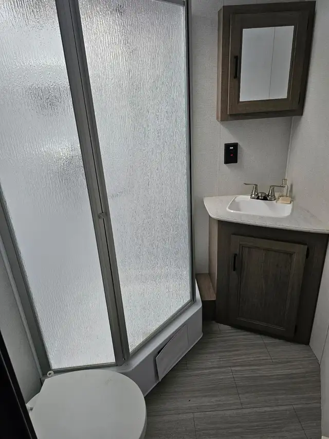 HIDEOUT RV 35 FT, 2021 Model / LEASE take over 365,- CAD mnth. in Travel Trailers & Campers in Terrace - Image 6